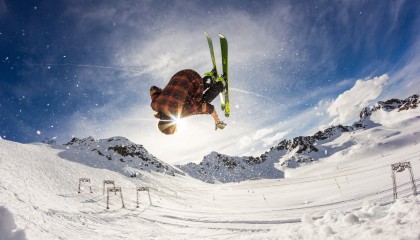 开云APP-西甲国家德比焦点战，阿尔及利亚掀翻马德里竞技，足球殖民史的逆袭