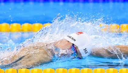 开云下载-奇才血拼辽宁队，克莱在F1街道赛接管比赛，当竞技场域被重新定义