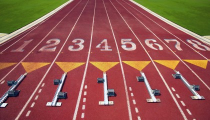 开云下载-季后赛抢七之夜，霍勒迪个人能力完全展现，沉默的利刃如何切开命运