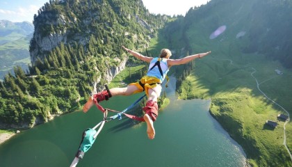 开云体育下载-英超争冠之夜，三笘薰完成自我救赎