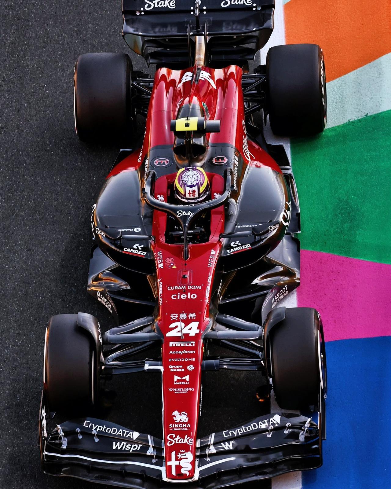 索伯车队鏖战梅赛德斯,皮亚斯特里刷新纪录 索伯车队鏖战梅赛德斯,皮亚斯特里刷新纪录