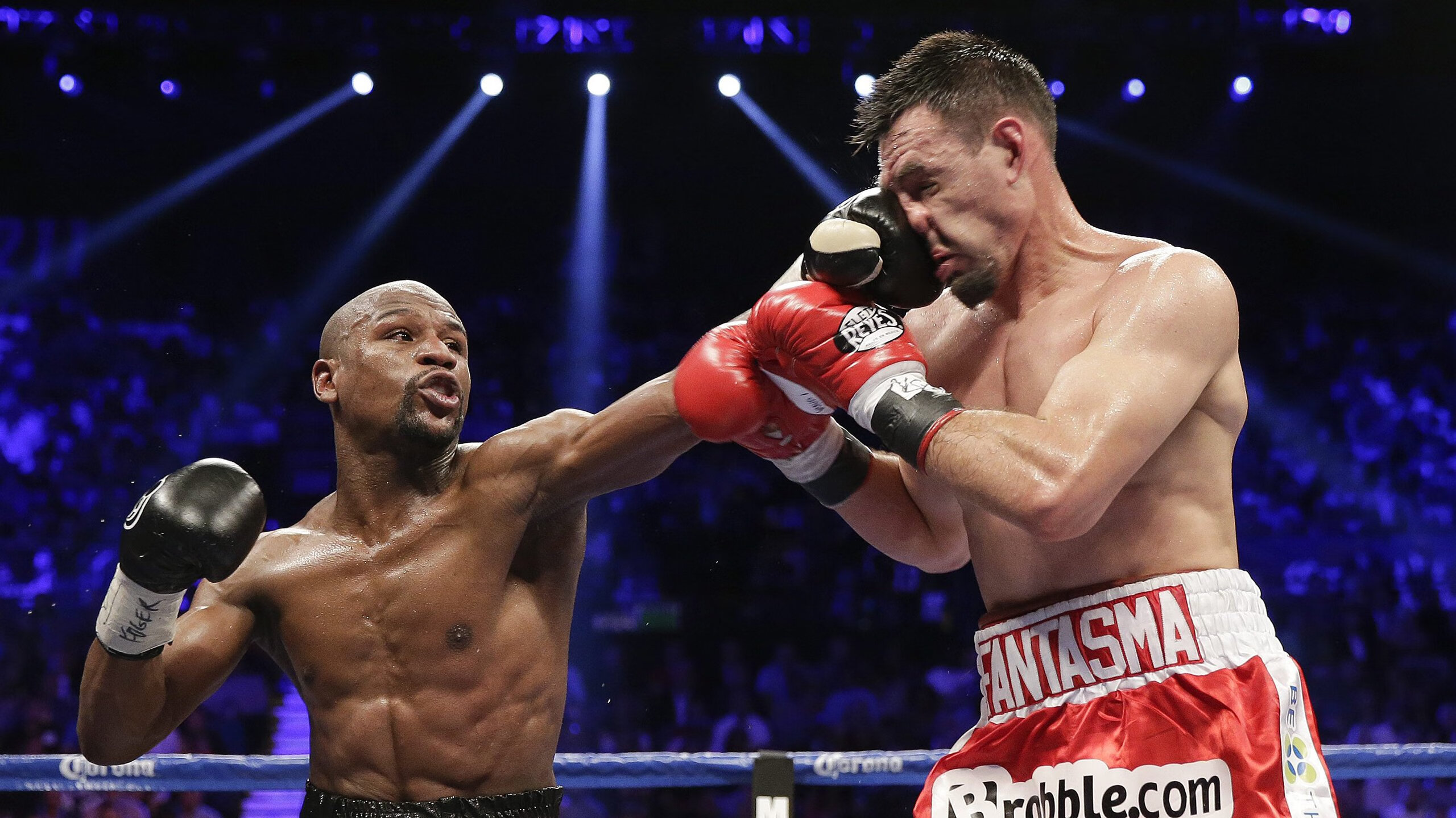 街道战车与绿茵悲歌,当F1引擎轰鸣遇见世界杯的眼泪