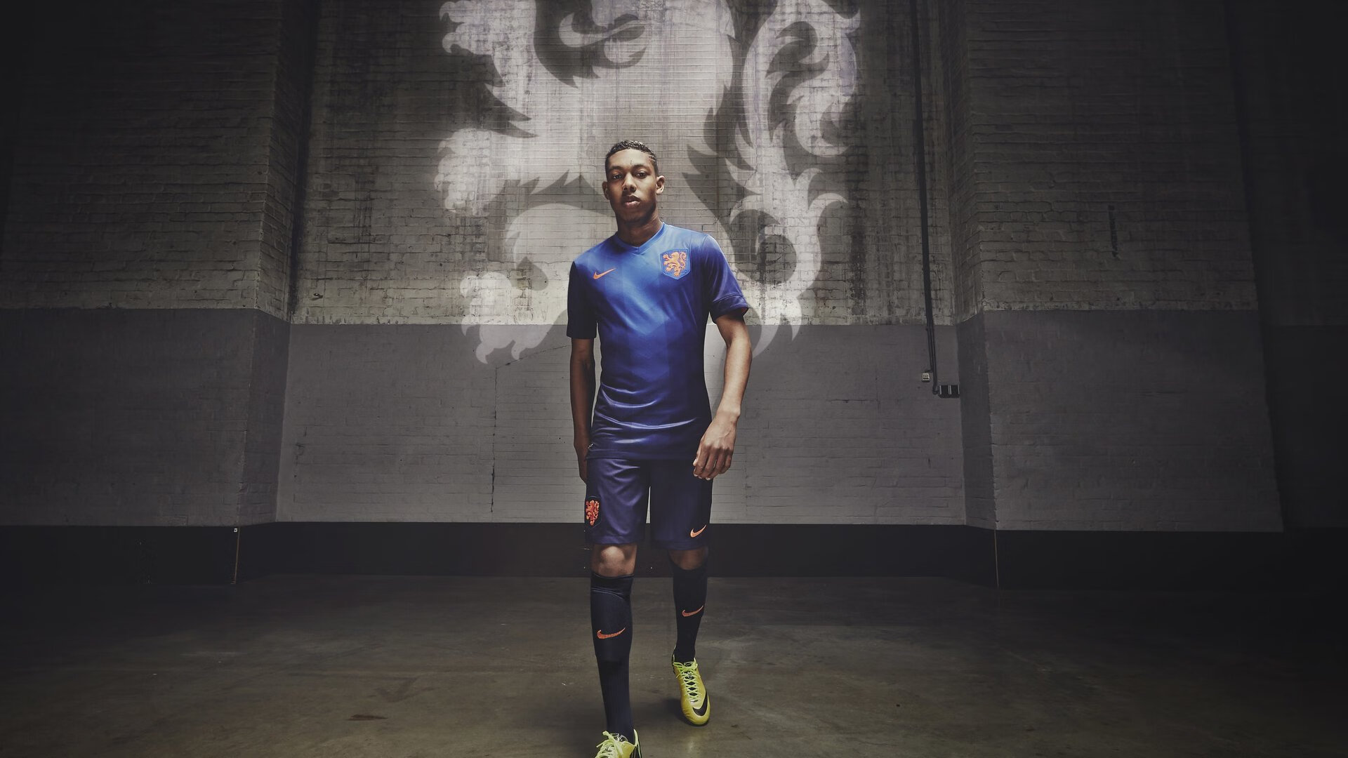 孙兴慜一剑封喉，当东方巨星照亮波兰与皇家社会的暗战