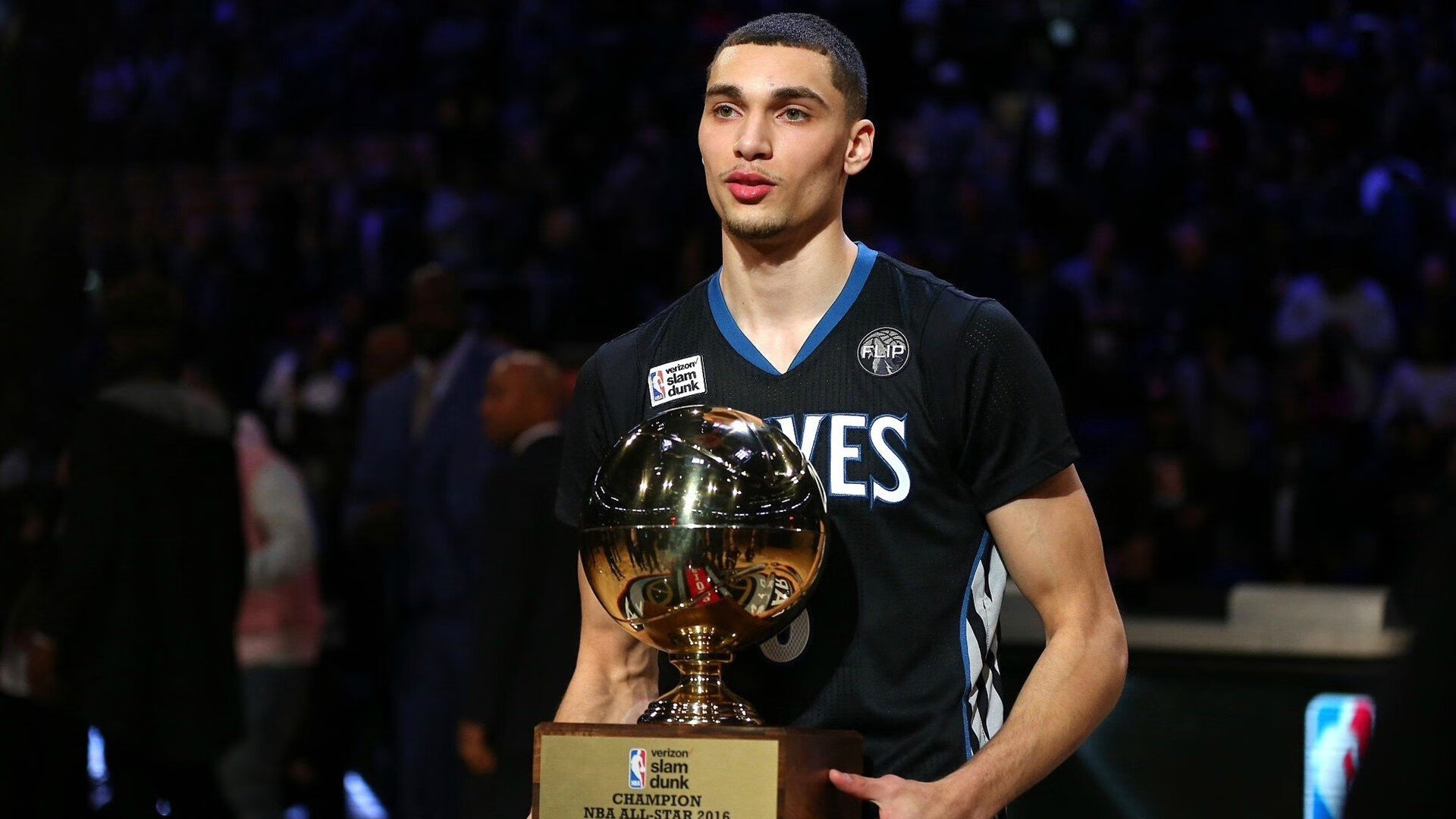 西亚卡姆在焦点战证明自己，太阳硬仗取胜广东队