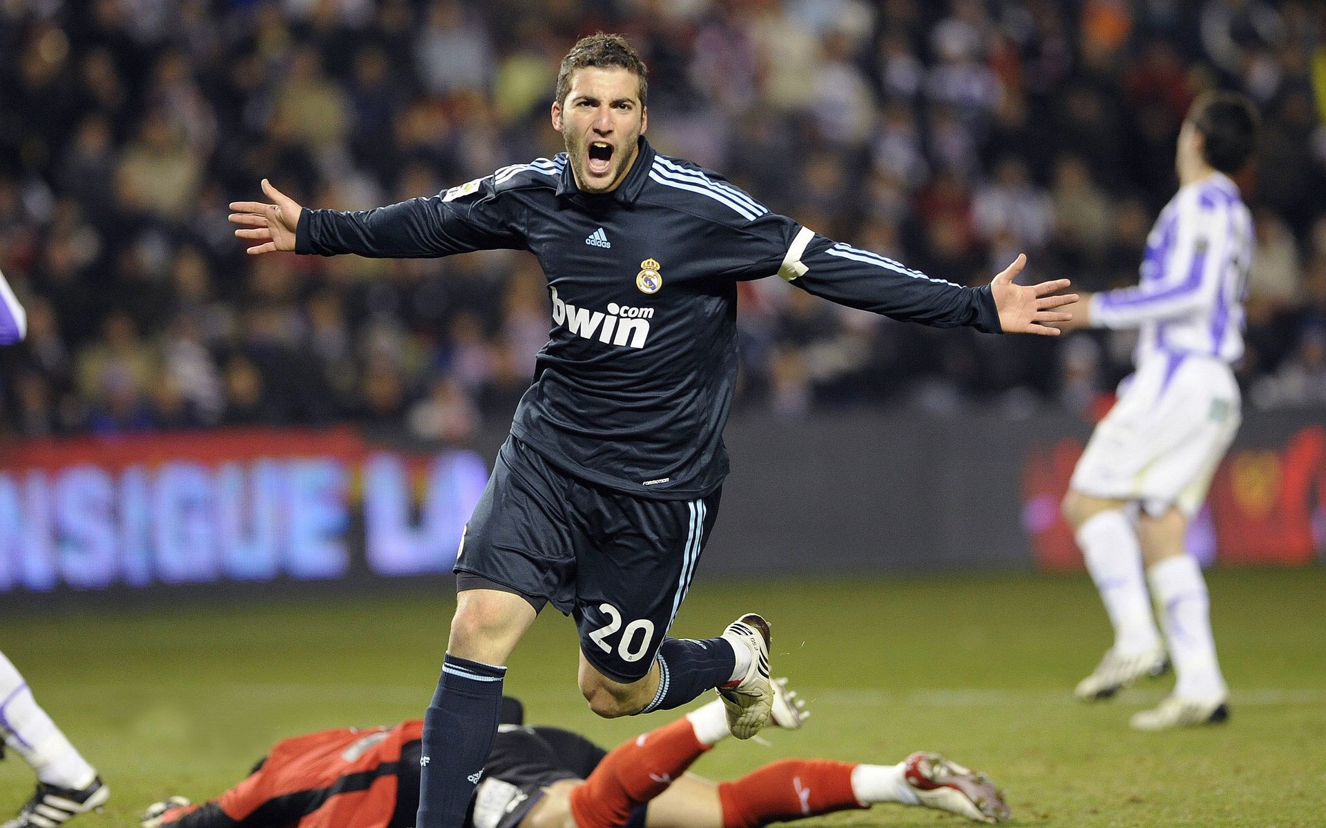 当凯尔特人绿衫漫过斗兽场,体育如何重写民族叙事?