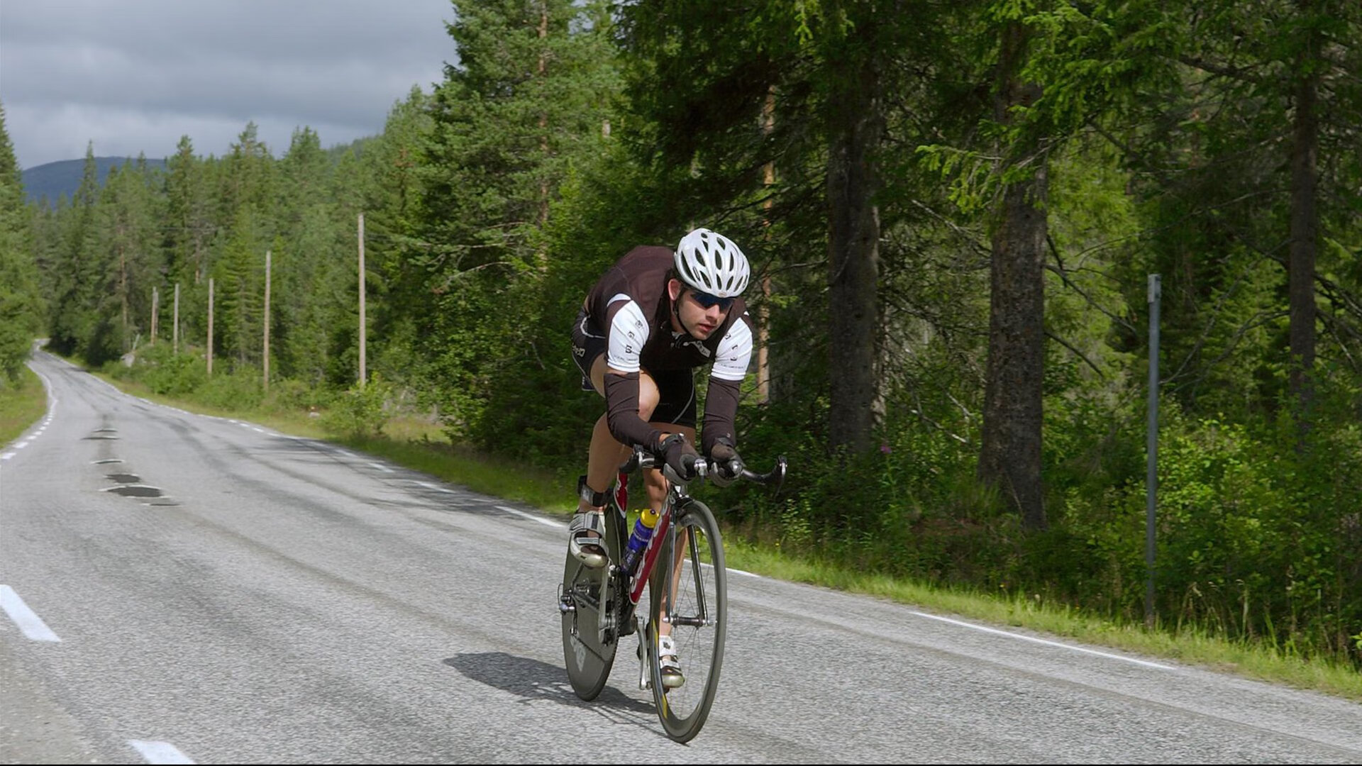 小贾伦一球定音,当NBA巨兽遇上CBA铁壁,篮球世界从未如此之小