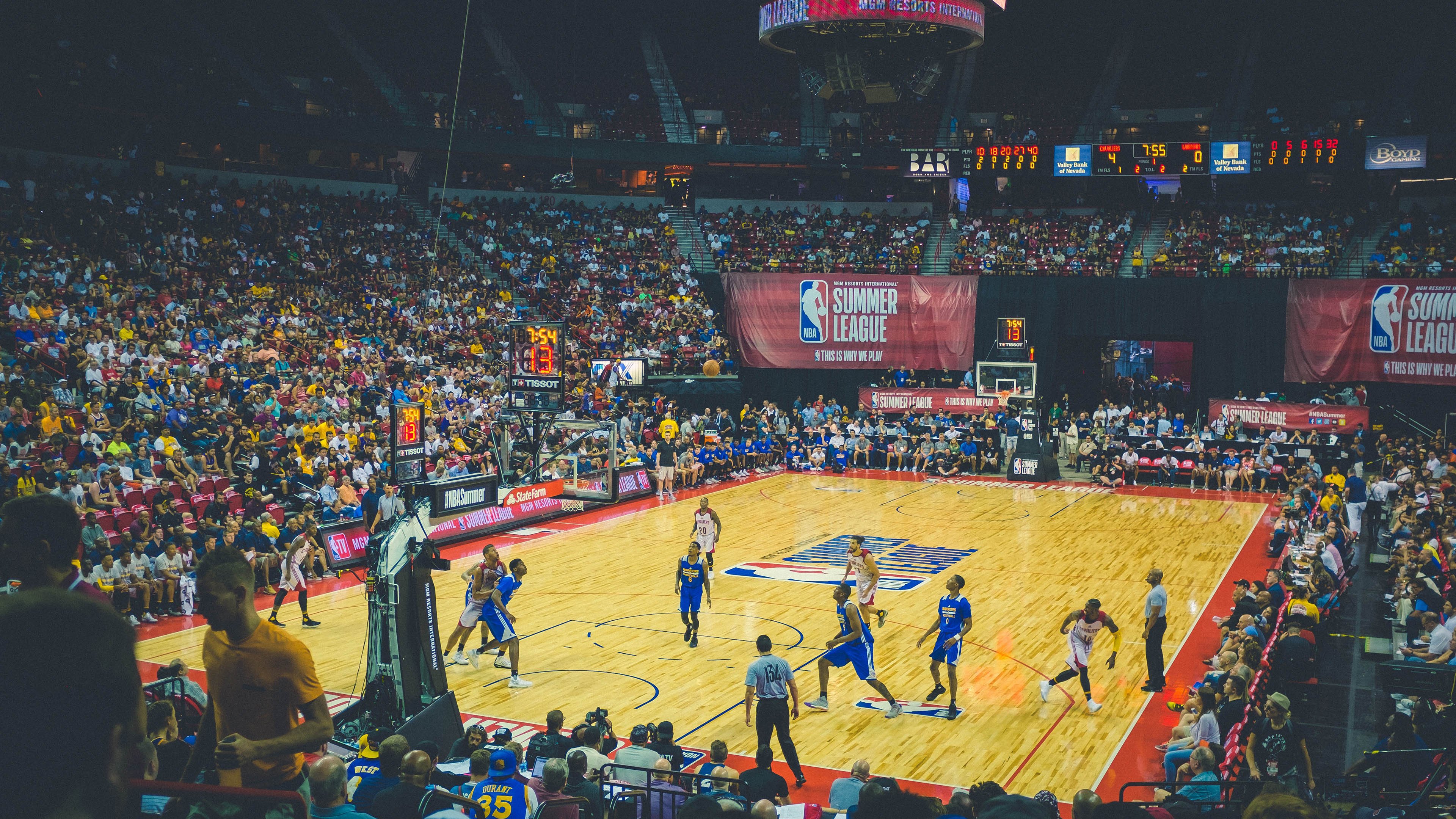 当法比尼奥在NBA接管比赛,体育魔幻现实主义的狂欢