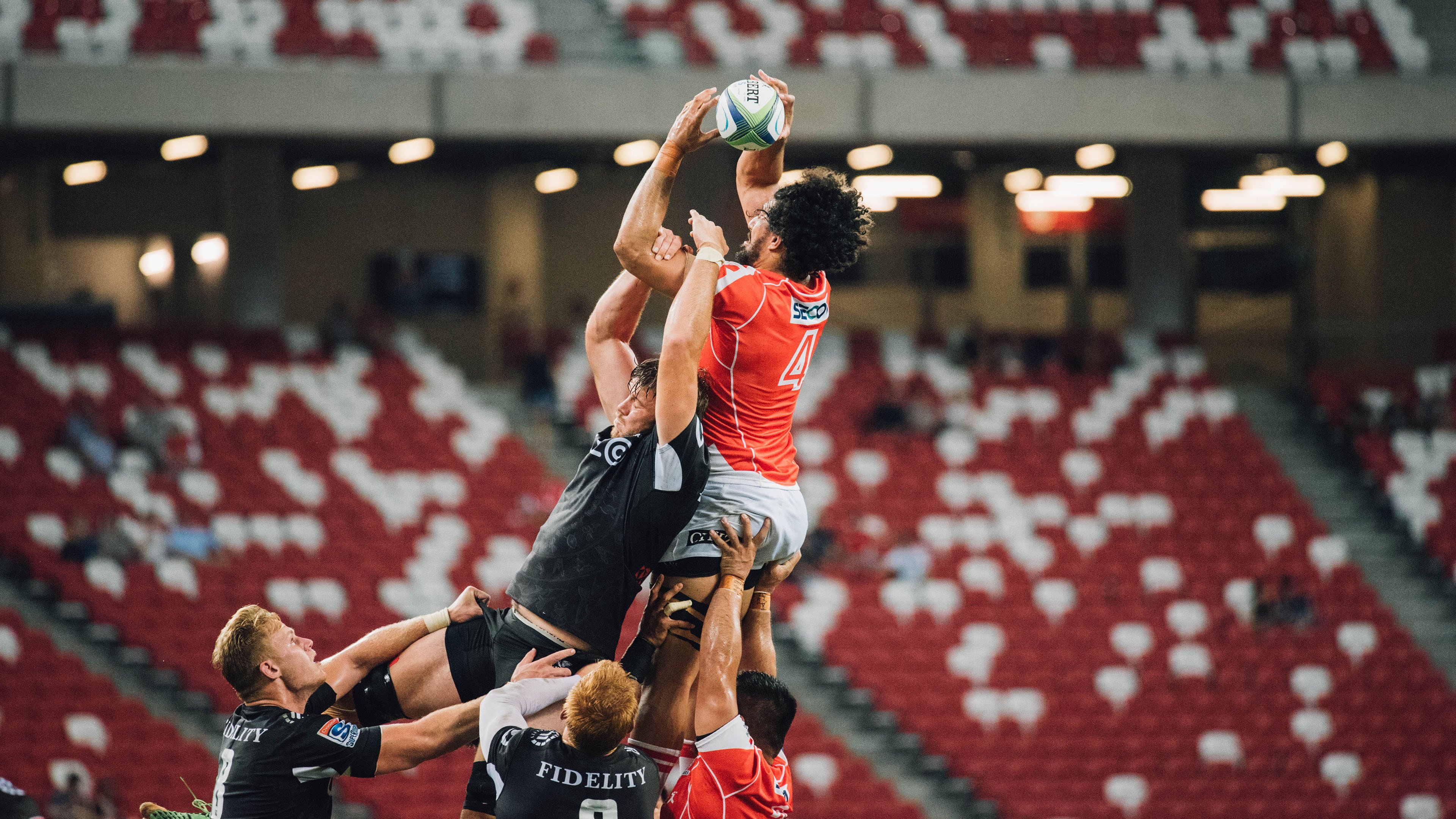 F1年度争冠之夜，金玟哉赛后评分拉满，当赛道轰鸣遇见绿茵荣光